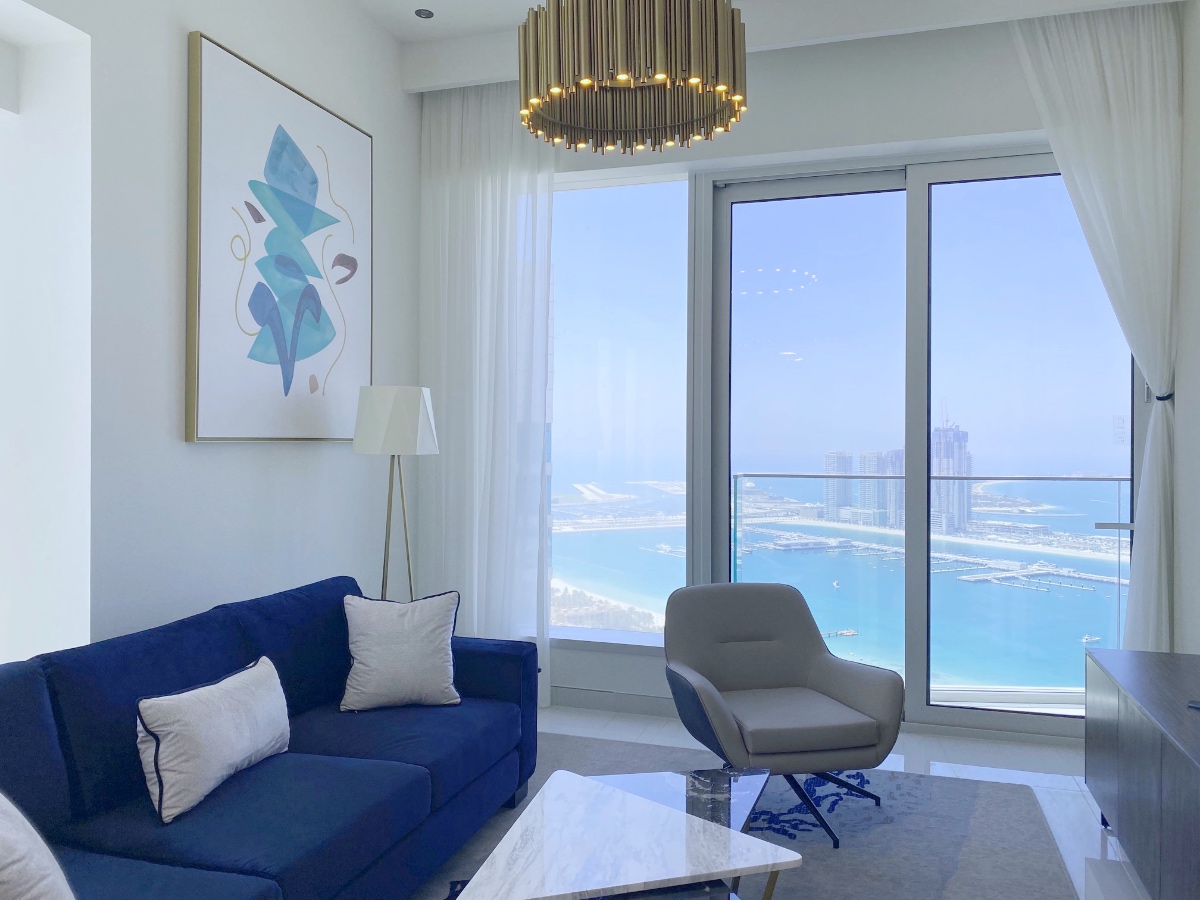 luxury 1 bed apartment with sea view in living room